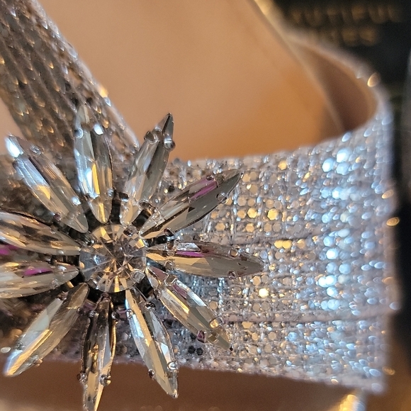 I. Miller Lionel Silver Round Open Toe Women's Flat Heel Pumps. - Picture 5 of 16